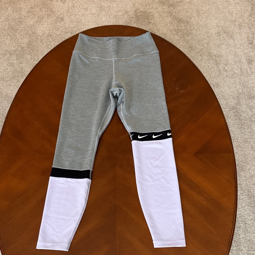 Nike Women's Gray and Purple Colorblock 7/8 Leggings like new